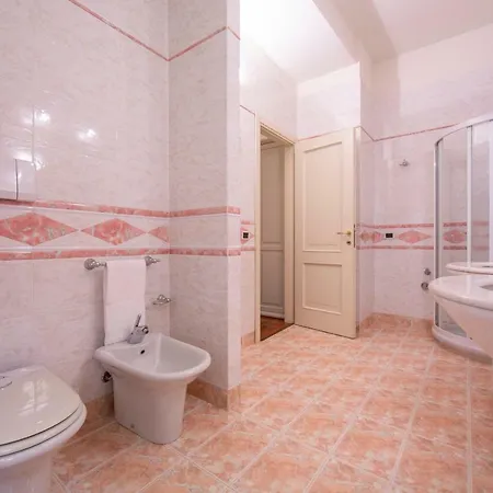 Sleeps 4 Wifi Apartment