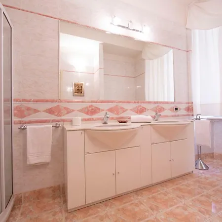 Sleeps 4 Wifi Apartment *